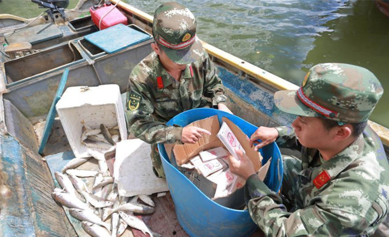 2890_5151815_534595.jpg 2890_5151815_534595.jpg