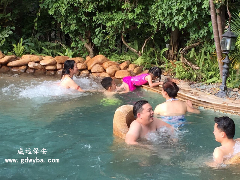 泡温泉.jpg 泡温泉.jpg