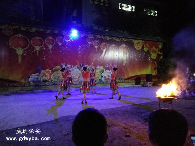 篝火晚会1.jpg 篝火晚会1.jpg