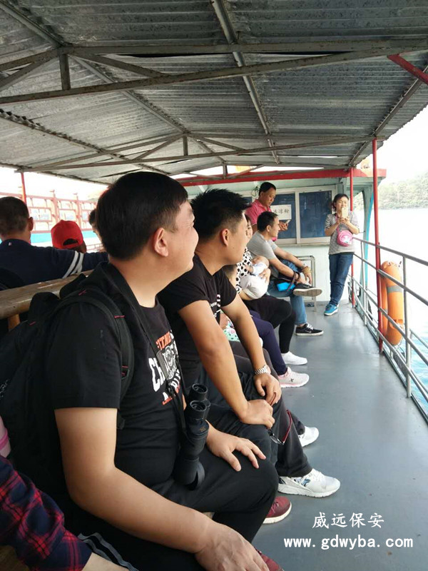 旅游船.jpg 旅游船.jpg