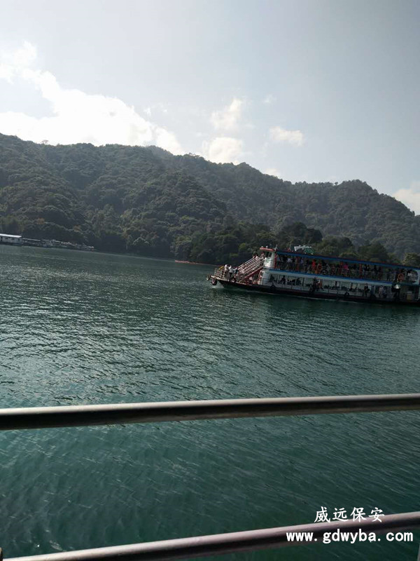 旅游船1.jpg 旅游船1.jpg