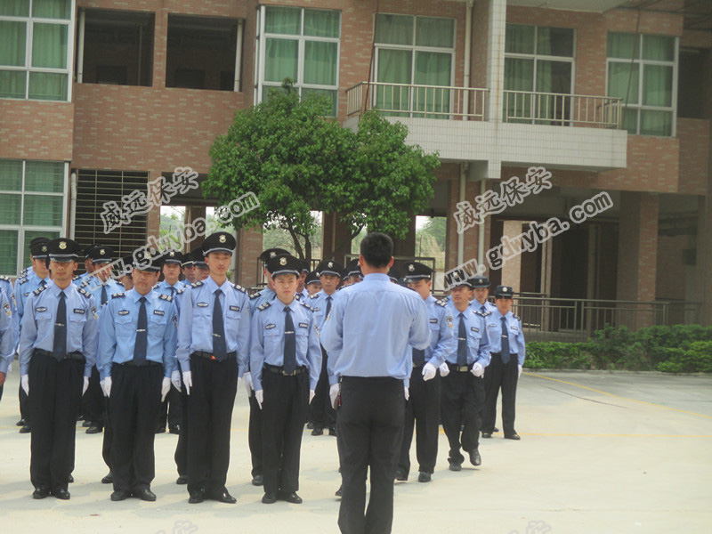 窃贼凌晨踩点被保安擒获